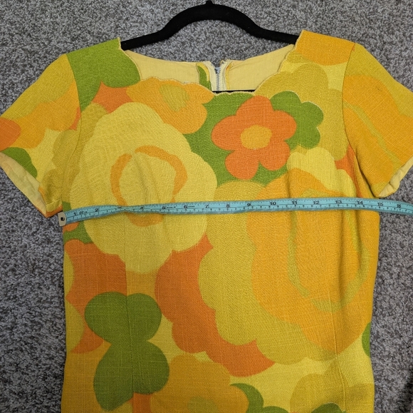 1950s floral cotton pique dress | vintage Jeanette Alexander wiggle dress - Picture 6 of 12